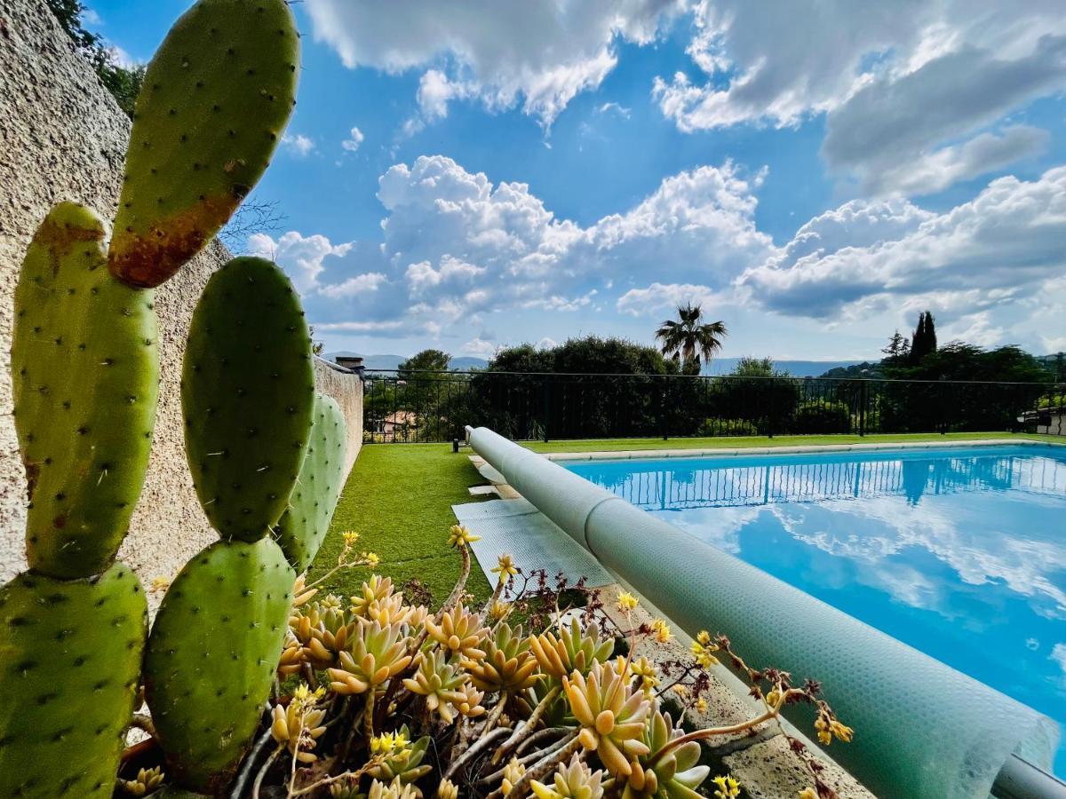 Chez So And Lo Holiday home Gareoult